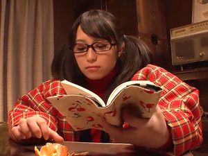 Yukina Aoyama rubs her magnificent cunt with passion