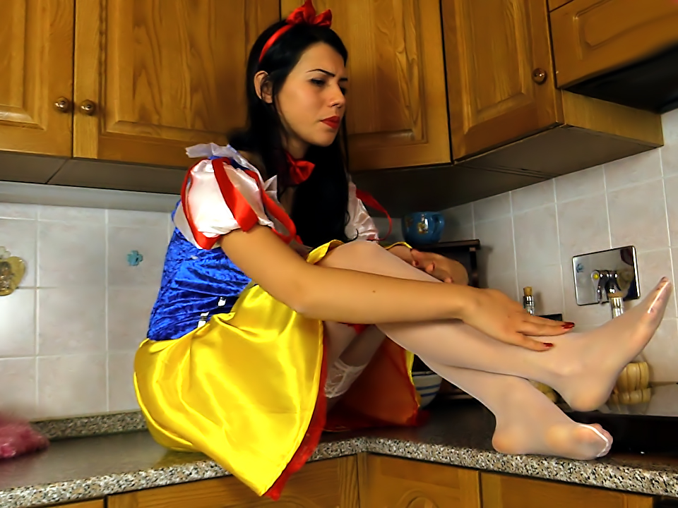 Sexy Snow White costume on a foot modeling hottie