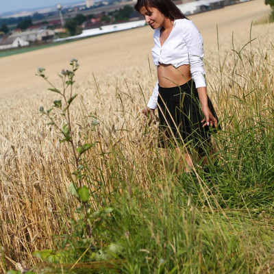 Club Seventeen - Cindy T in Masturbating In A Field Of Wheat